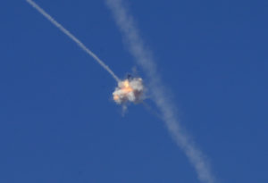 An interception of a rocket by the Iron Dome anti-missile system is seen above the Israeli town of Sderot July 21, 2014. Israeli forces killed at least 10 Palestinian militants on Monday after they crossed the border from Gaza through two tunnels, the military said, as the death toll from the two-week conflict passed 500. An Israeli army spokesperson said at least 51 rockets were fired on Monday by Palestinian militants in Gaza. REUTERS/Baz Ratner (ISRAEL - Tags: CIVIL UNREST CONFLICT POLITICS) - RTR3ZHZC